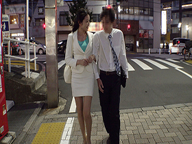 女上司は乳首がお好き！乳首いじりが大好きな女上司のチクハラ射精オフィス　ボクの女上司：さくらさん　サンプル画像13